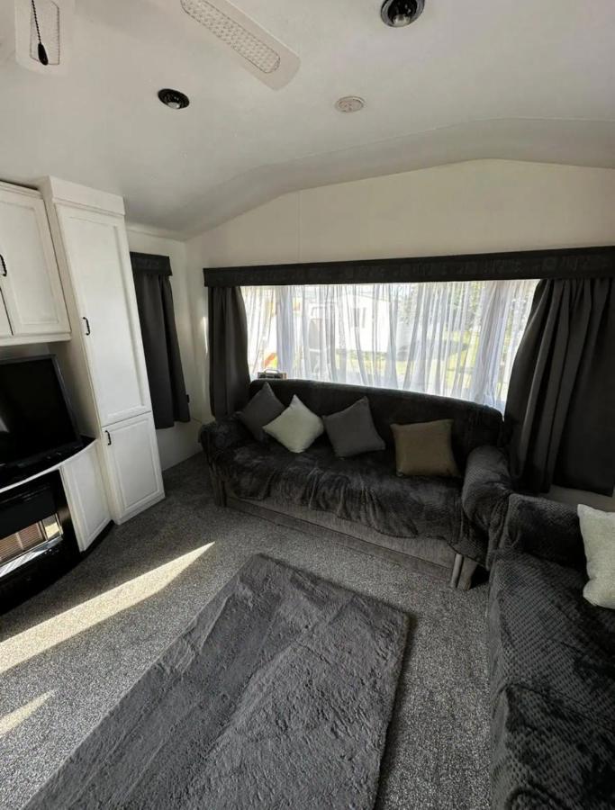2 Bedroom Caravan With Sea Views Eastchurch Εξωτερικό φωτογραφία