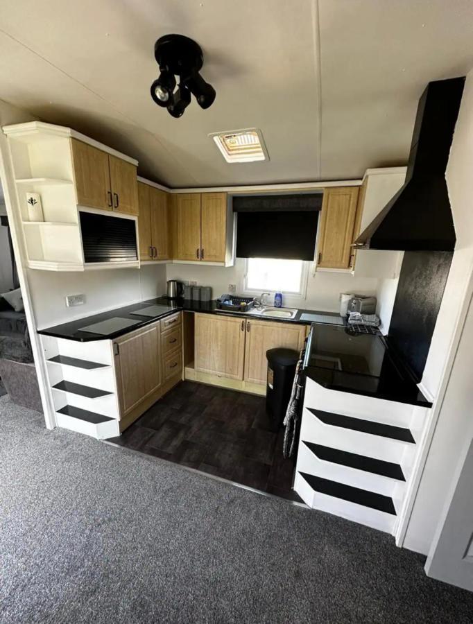 2 Bedroom Caravan With Sea Views Eastchurch Εξωτερικό φωτογραφία
