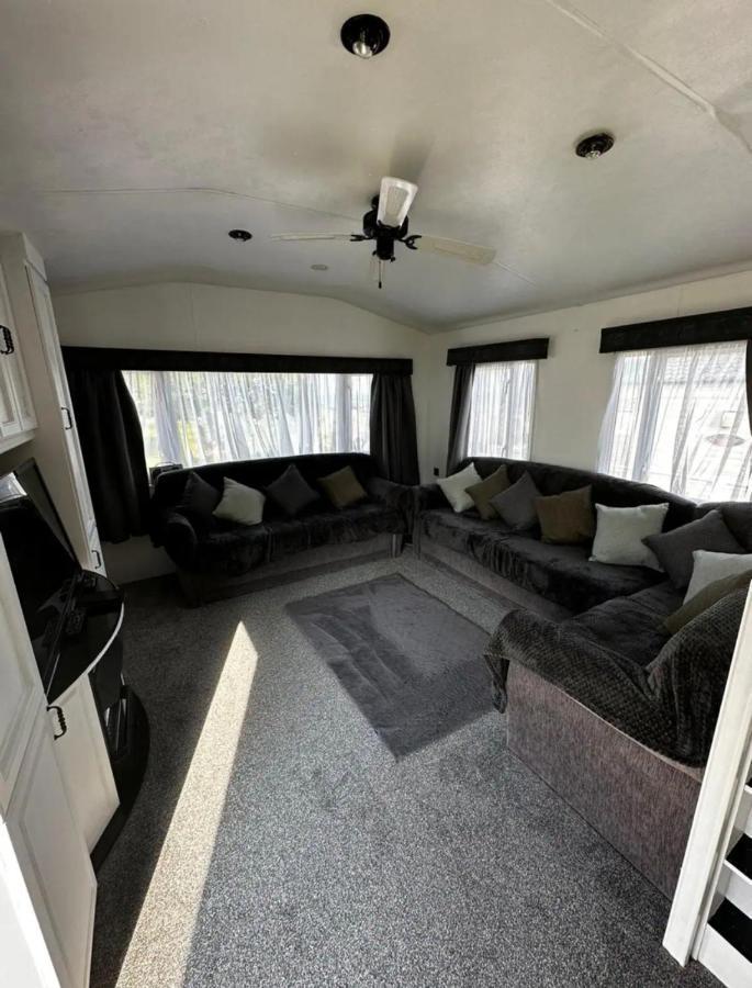 2 Bedroom Caravan With Sea Views Eastchurch Εξωτερικό φωτογραφία