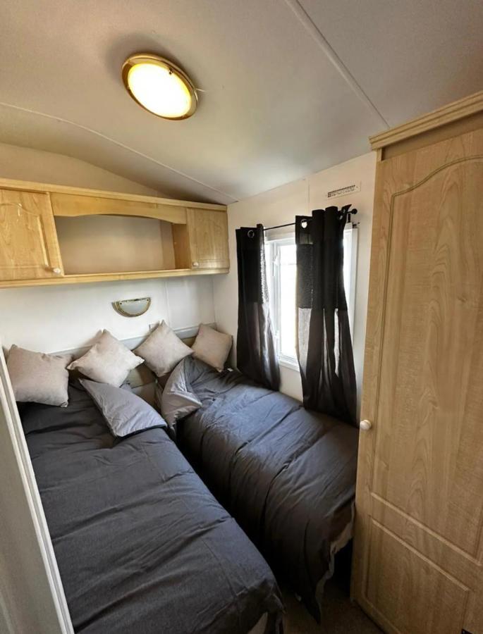2 Bedroom Caravan With Sea Views Eastchurch Εξωτερικό φωτογραφία