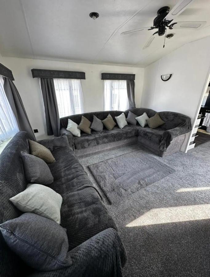 2 Bedroom Caravan With Sea Views Eastchurch Εξωτερικό φωτογραφία