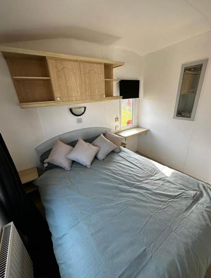 2 Bedroom Caravan With Sea Views Eastchurch Εξωτερικό φωτογραφία