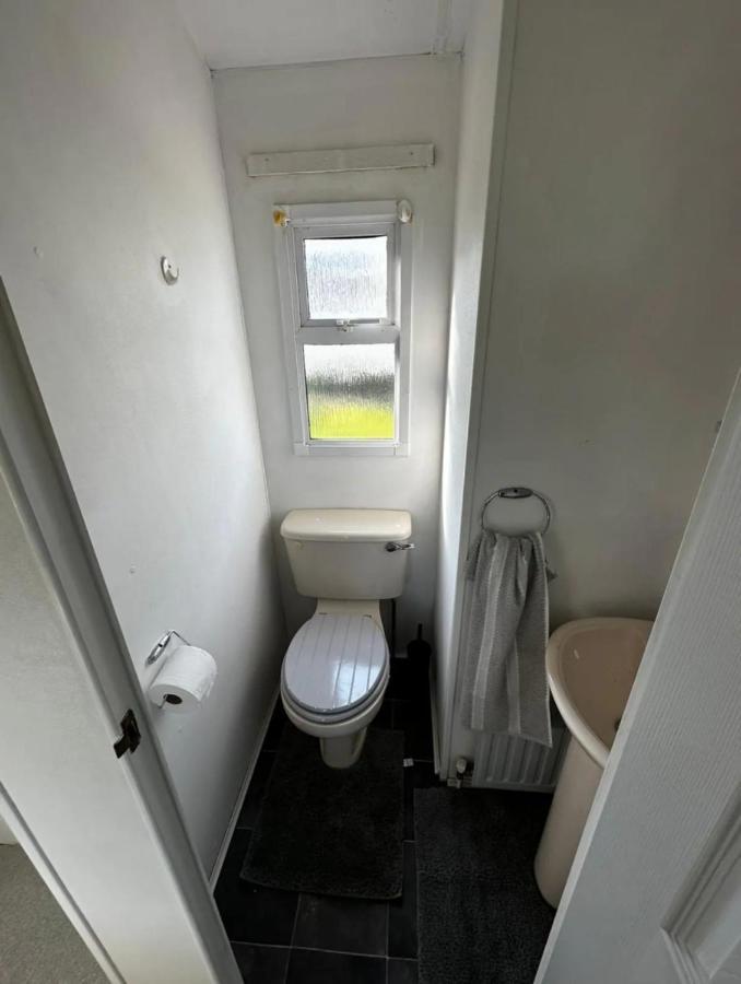 2 Bedroom Caravan With Sea Views Eastchurch Εξωτερικό φωτογραφία