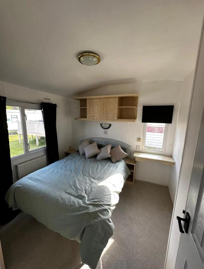 2 Bedroom Caravan With Sea Views Eastchurch Εξωτερικό φωτογραφία